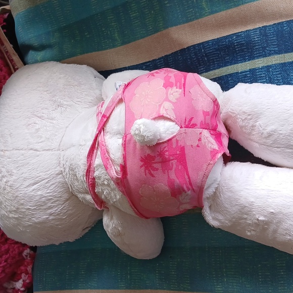 Large Hello Kitty plush - Picture 3 of 3